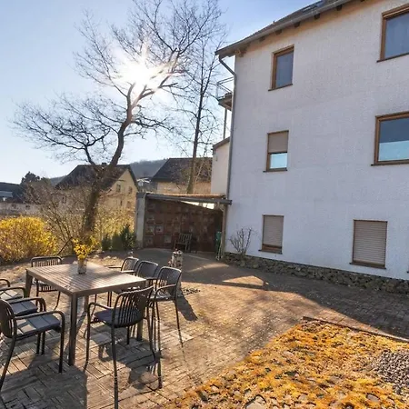 Living Between Heaven And Forest *